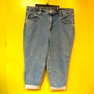 PLUS SIZE HIGH RISE JEAN!